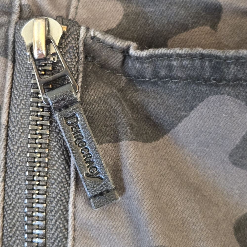 Democracy "Ab"solution Camo Print Jeans 6 - Picture 4 of 12
